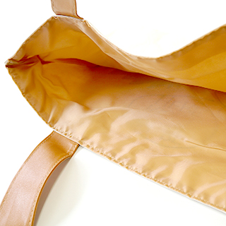 縫製で合皮の持ち手を縫い留めたコットントートバッグ製作例