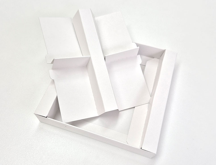 チョコ詰め合わせ用ボックスの仕切り