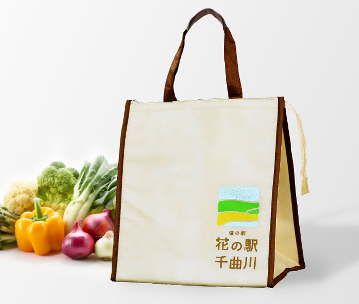 不織布の保冷バッグ